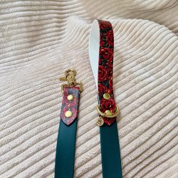 Laisse chien vert sapin “Old School Roses” | Artisanale & élégante